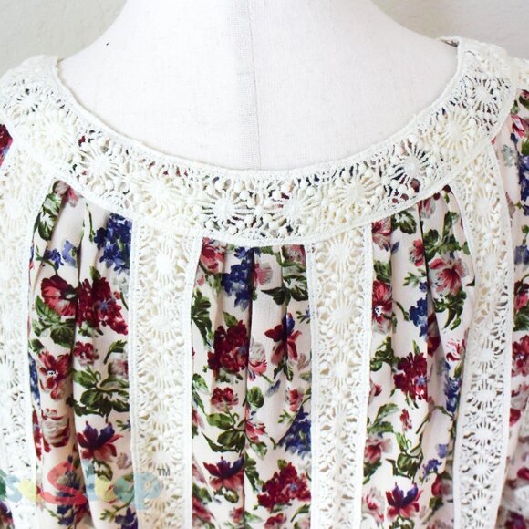 *Anthropologie* Maylou Open-Shoulder Floral Blouse, size XS. - Picture 7 of 9